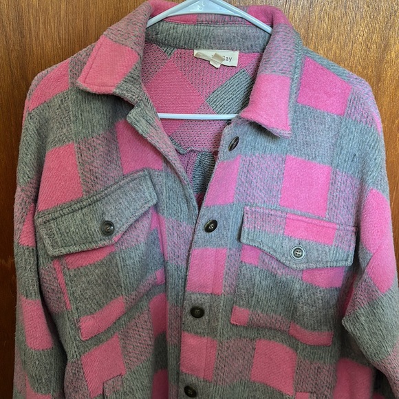 Shacket - Picture 3 of 10